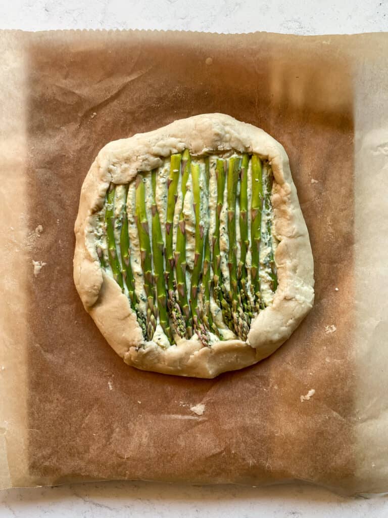 No Cheese Galette Vegan and Gluten-Free filled with vegan ricotta and asparagus