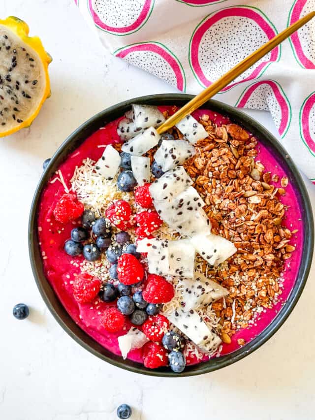 Easy Dragon Fruit Smoothie Bowl! - Good Food Baddie