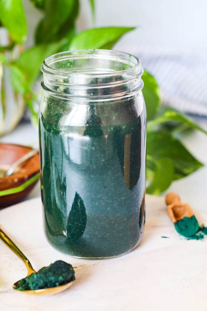 sea moss infused with spirulina and bladderwrack in a jar