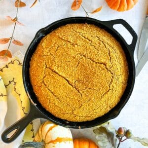 overhead view of a skillet full of cornbread