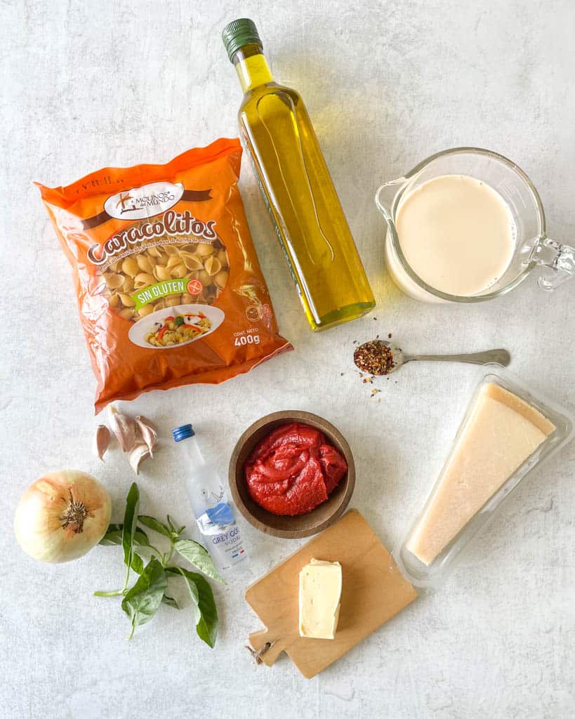 ingredients to make spicy vodka pasta