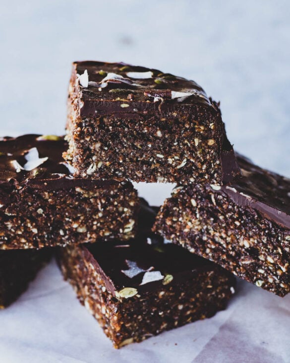 Easy No-Bake Superfood Energy Bars - Good Food Baddie