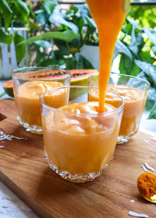 pouring papaya smoothie