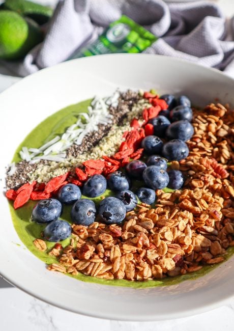 smoothie bowl Superfood Green Smoothie Bowl with moringa